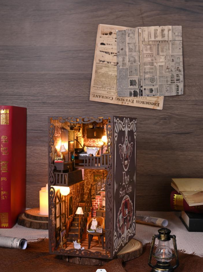 Marycele book nook